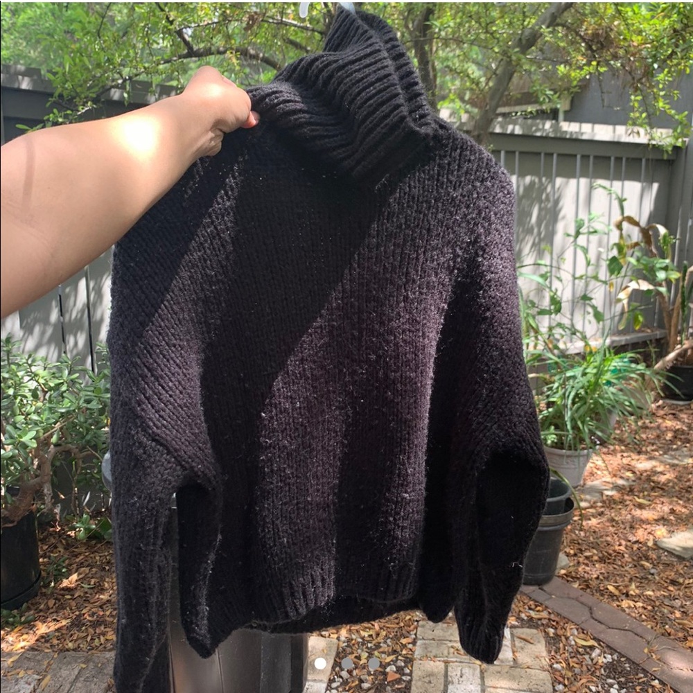 Black crop boxy knit turtleneck